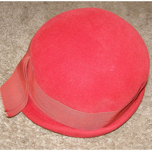Vintage Strawbridge & Clothier Wool Cloche Hat